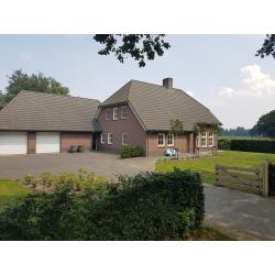 Vergezicht groot en luxe vakantiehuis in Brabant