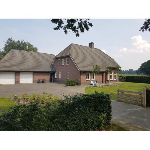 Vergezicht groot en luxe vakantiehuis in Brabant