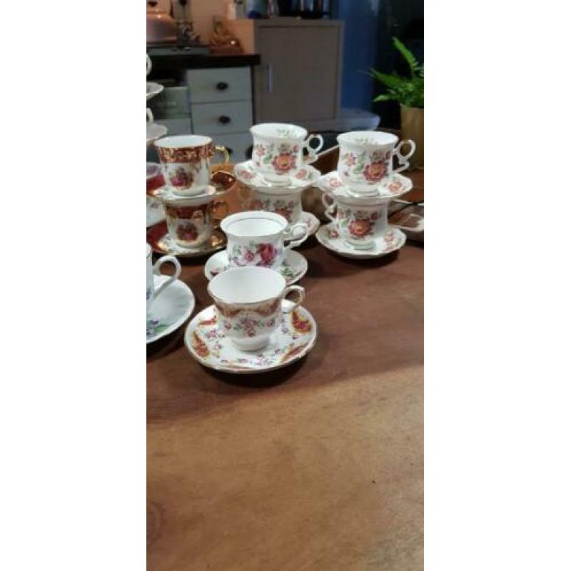 39 thee en koffie kopjes met schotel