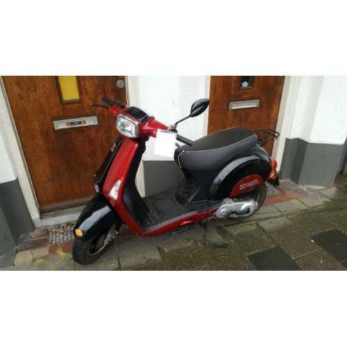 AGM Star Rood Snorscooter bij; Scooterforyou, Zwolle