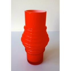 Glazen vaas oranje opaline met geribbelde vorm 2782-g
