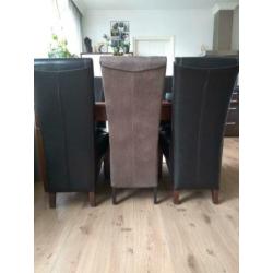 eettafel met zes stoelen