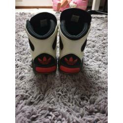 Adidas roundhouse mid