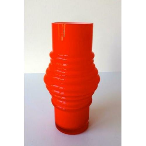 Glazen vaas oranje opaline met geribbelde vorm 2782-g