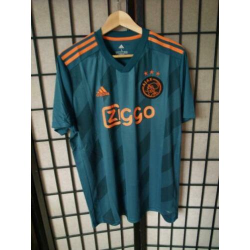 Ajax uitshirt van dit seizoen, herenmaat large