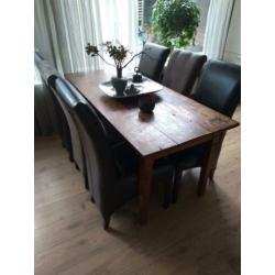 eettafel met zes stoelen