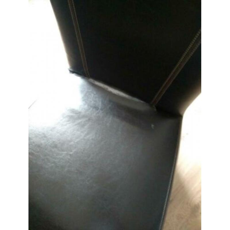 eettafel met zes stoelen