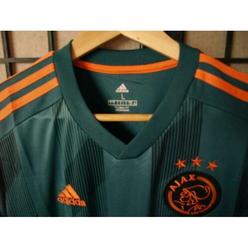 Ajax uitshirt van dit seizoen, herenmaat large