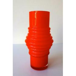 Glazen vaas oranje opaline met geribbelde vorm 2782-g