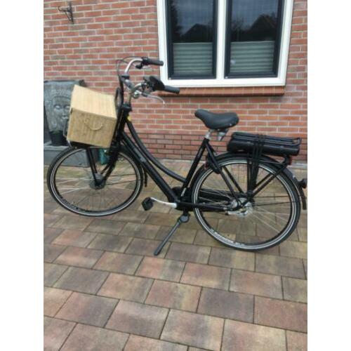 Merk fiets: Elektrische Batavus damesfiets. Kleur zwart.