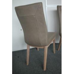 Twee Nieuwe Henders and hazel eetkamerstoelen