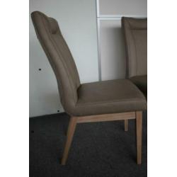 Twee Nieuwe Henders and hazel eetkamerstoelen