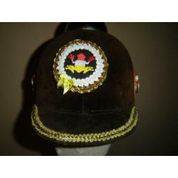 Carnaval Oeteldonk statige helm hoed Den Bosch Pickelhaube