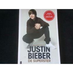 Justin Bieber, De Superster en First Step to Forever boeken
