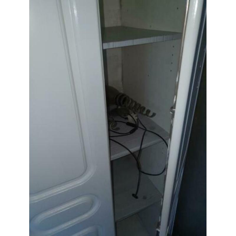 Nog een mooie witte kast is ge verft afm zijn l110 b62 h195