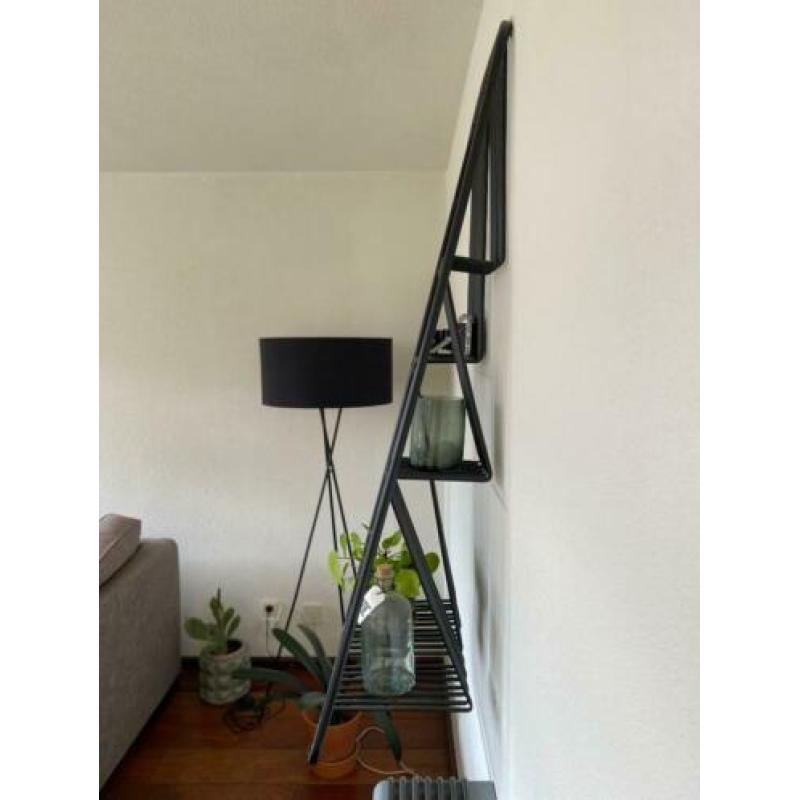 Wandrek modern zwart staal