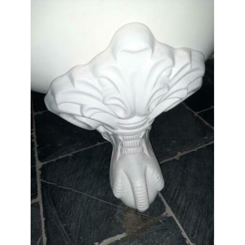 Klassiek wastafelmeubel en bad te koop aangeboden