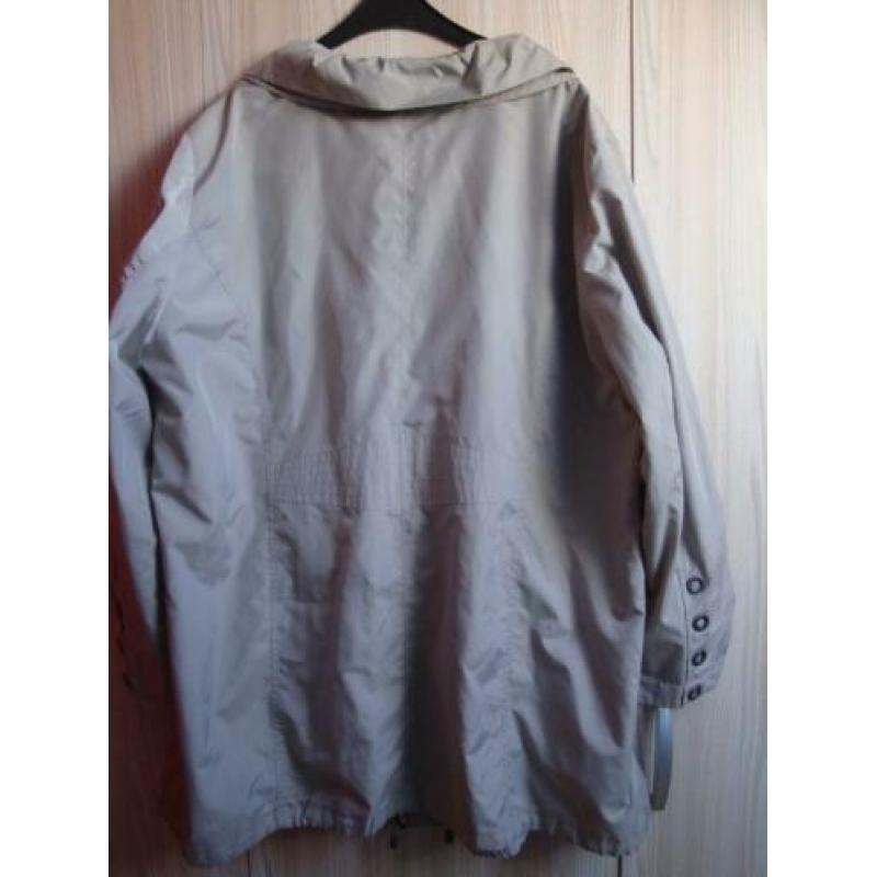 Maat 54. Beige zomer jas met subtiele glans
