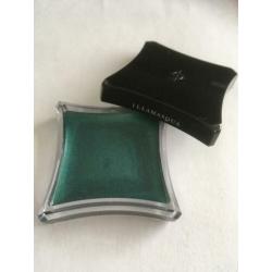 Illamasqua liquid metal groene oogschaduw Stoic