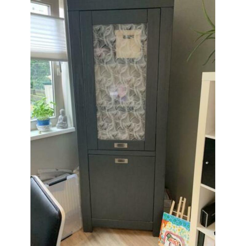 Vitrine kast grijs grenen