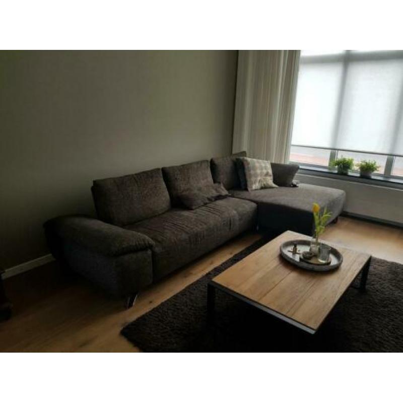 MOET WEG, bank met loungegedeelte!
