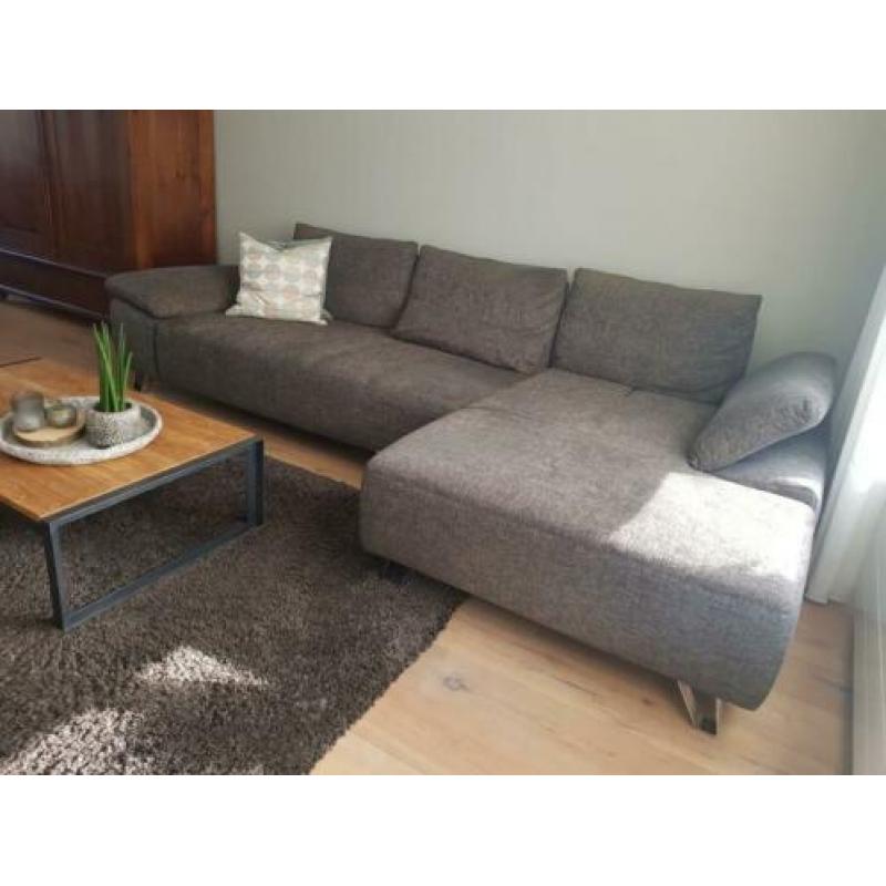 MOET WEG, bank met loungegedeelte!