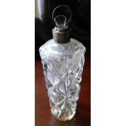 Antiek kristal parfumflesje,met zilveren dopje