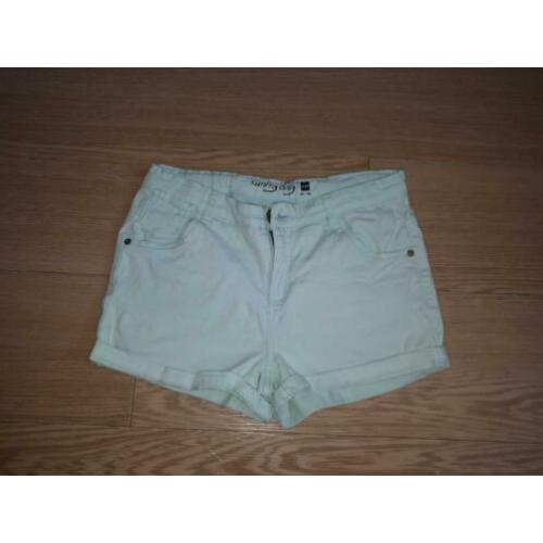 Hema mintgroene korte broek, maat 158/164
