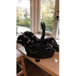 Maxi cosi cabrio fix met leuke hoes