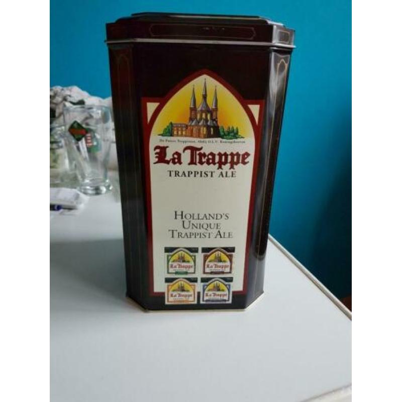 blik la Trappe, ca. 14,5 x 14,5 x 15,5 cm. goede staat