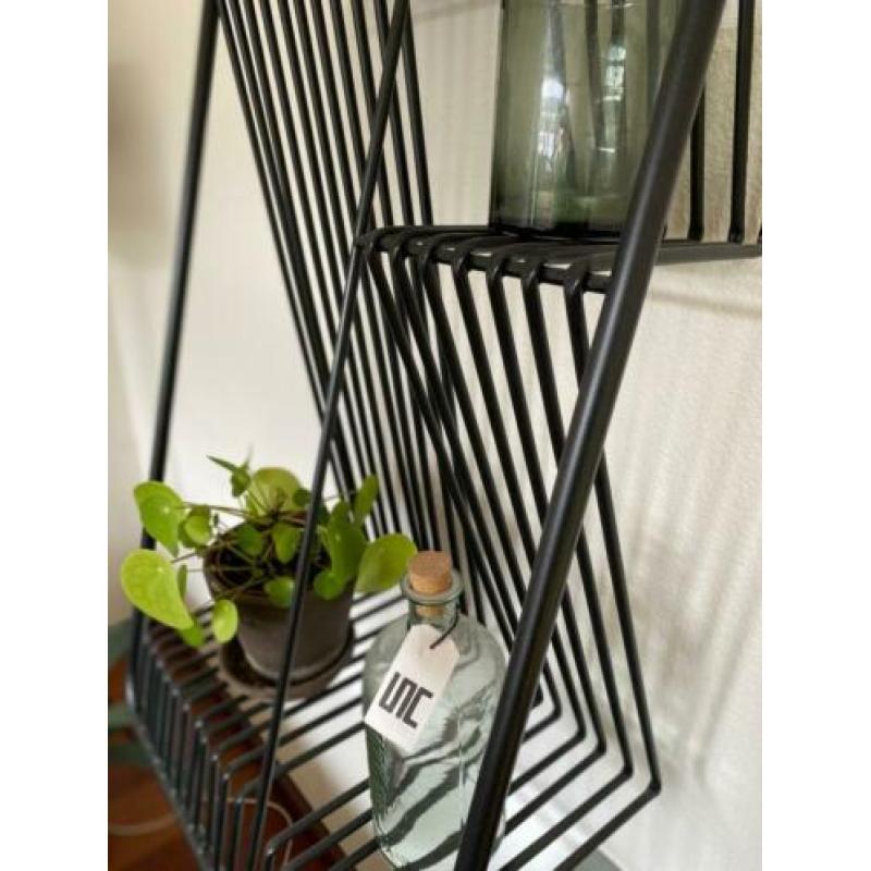 Wandrek modern zwart staal