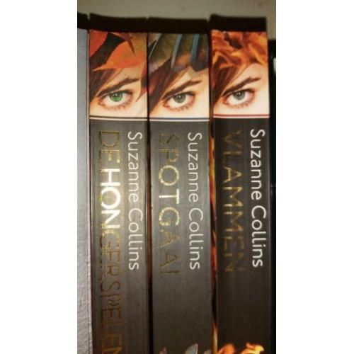 De Hongerspelen Trilogie (zie beschrijving voor meer info)