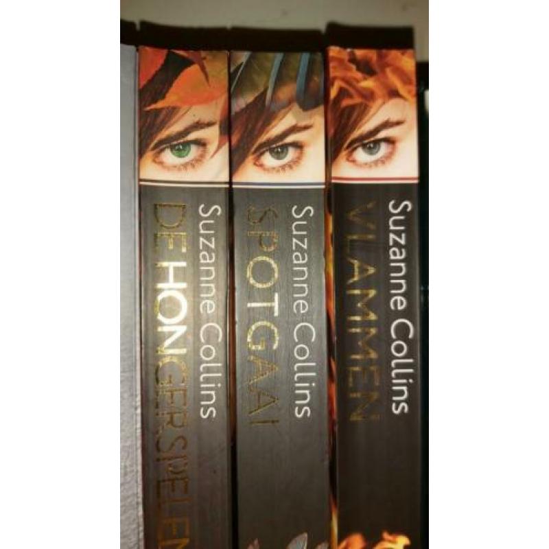 De Hongerspelen Trilogie (zie beschrijving voor meer info)