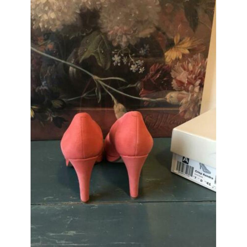 Als nieuw. Clarks pumps maat 41 suède
