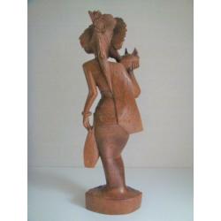 Balinese vrouw met offers no kris keris