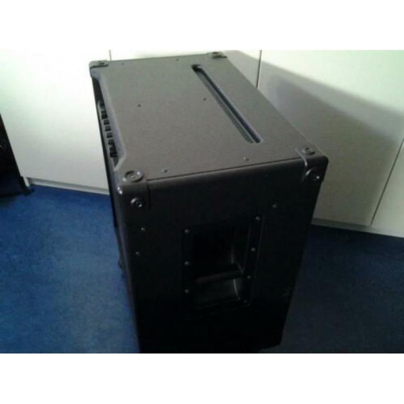 Hughes & Kettner Basskick 300