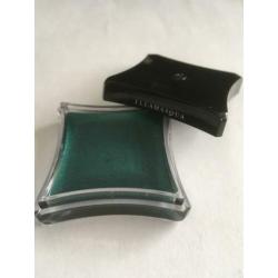Illamasqua liquid metal groene oogschaduw Stoic