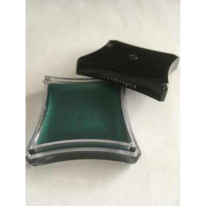 Illamasqua liquid metal groene oogschaduw Stoic