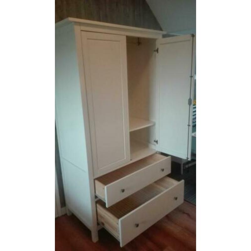 Bed en kledingkast van ikea