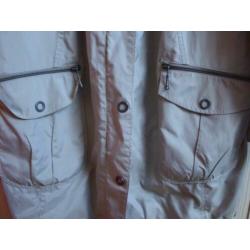 Maat 54. Beige zomer jas met subtiele glans