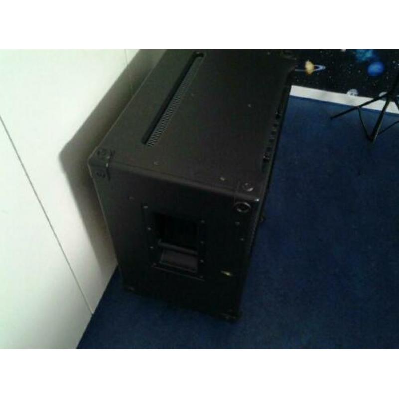 Hughes & Kettner Basskick 300