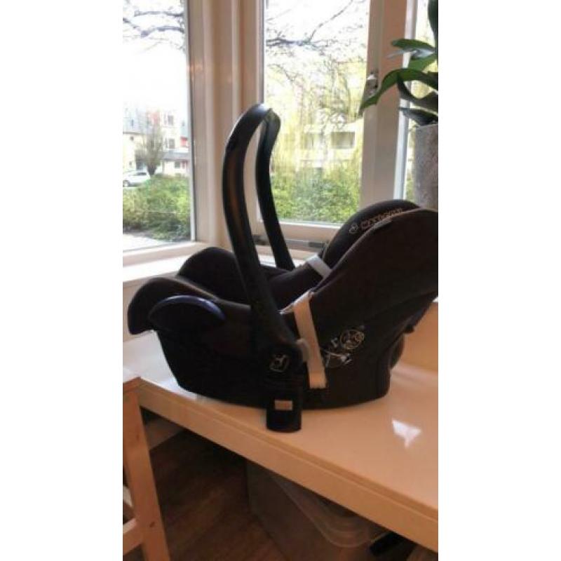 Maxi cosi cabrio fix met leuke hoes
