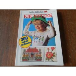 Diverse borduurboekjes (zgan)