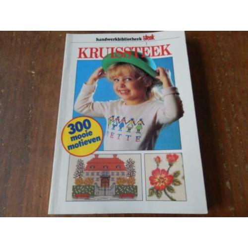 Diverse borduurboekjes (zgan)