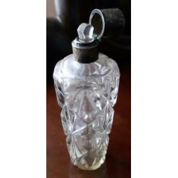 Antiek kristal parfumflesje,met zilveren dopje