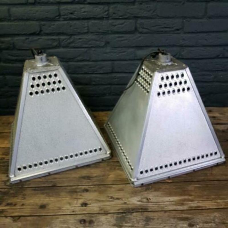 Lamp, hanglamp, metaal, industrieel (Hongarije - jaren '60)