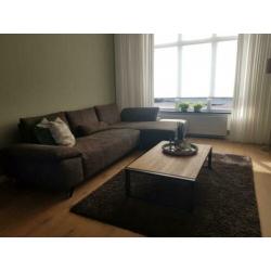 MOET WEG, bank met loungegedeelte!