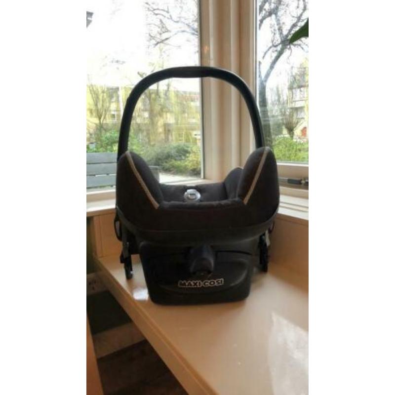 Maxi cosi cabrio fix met leuke hoes