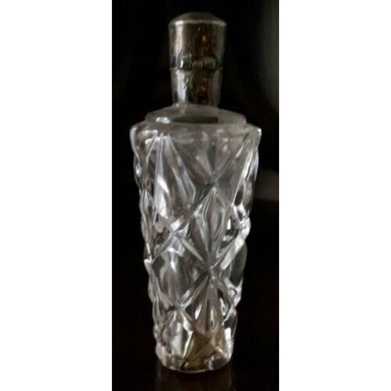 Antiek kristal parfumflesje,met zilveren dopje
