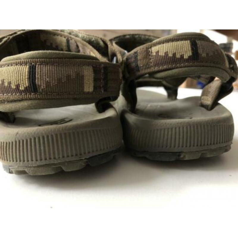 Teva sandalen donkergroen-army mt 32